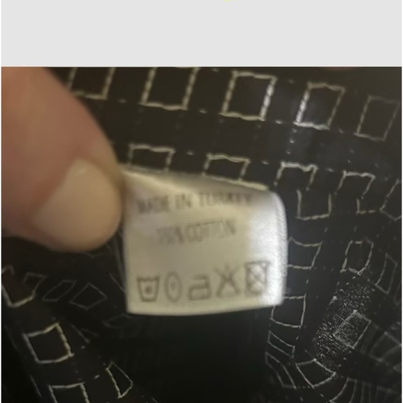 ZEGNA XL dress shirt. Black with small white squares design. Excellent condition - Picture 5 of 5